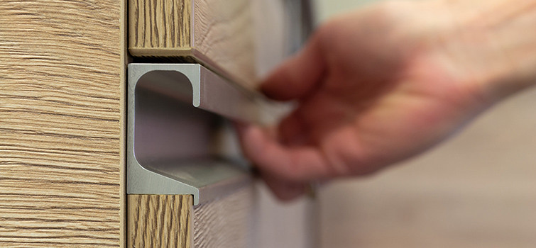 Úchytový profil pro každá dvířka