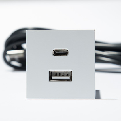 VersaPick nabíječka, 1x USB A/C, čtverec, bílá mat RAL 9003