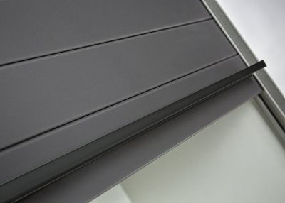 REHAU Úchytka černá onyx ke crystal-line 900/1500 mm