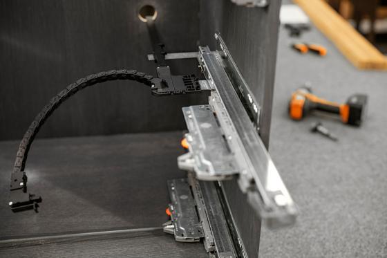 BLUM ESS.T1700 Amperos sada pro vedení kabelů NL450