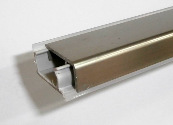 879. Těsnící profíl (mod.62) 4,2m nerez