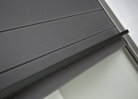 REHAU Úchytka černá onyx ke crystal-line 900/1500 mm